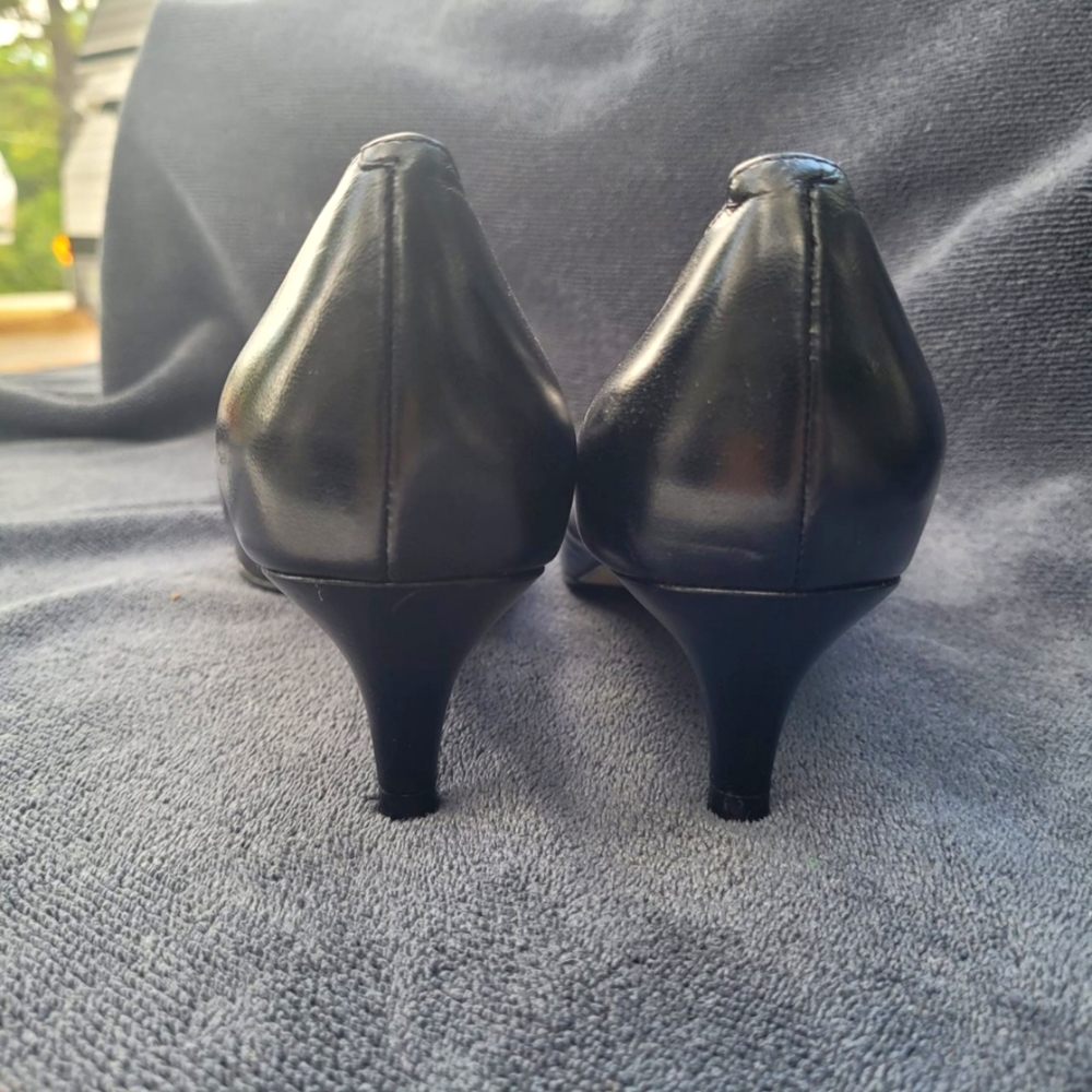 Cole Haan leather kitten heel flat 9B - Picture 10 of 10